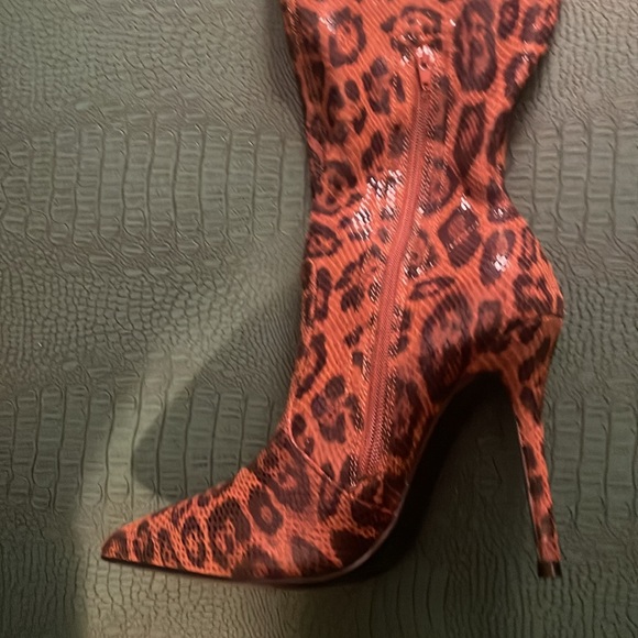 Over-the-knee leopard print pointed-toe boots with side zipper and stretch - Picture 5 of 8
